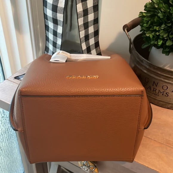 🌸MICHAEL KORS EMILIA SMALL DRAWSTRING BAG🌸 - Picture 6 of 6